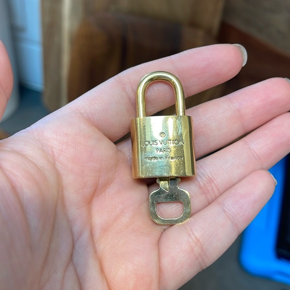 Louis Vuitton Lock and Key #307 - Picture 2 of 4
